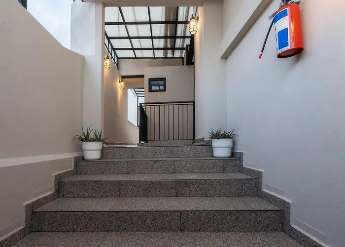 301 Historic Building 1bdrm 1bath Ac Rooftop *